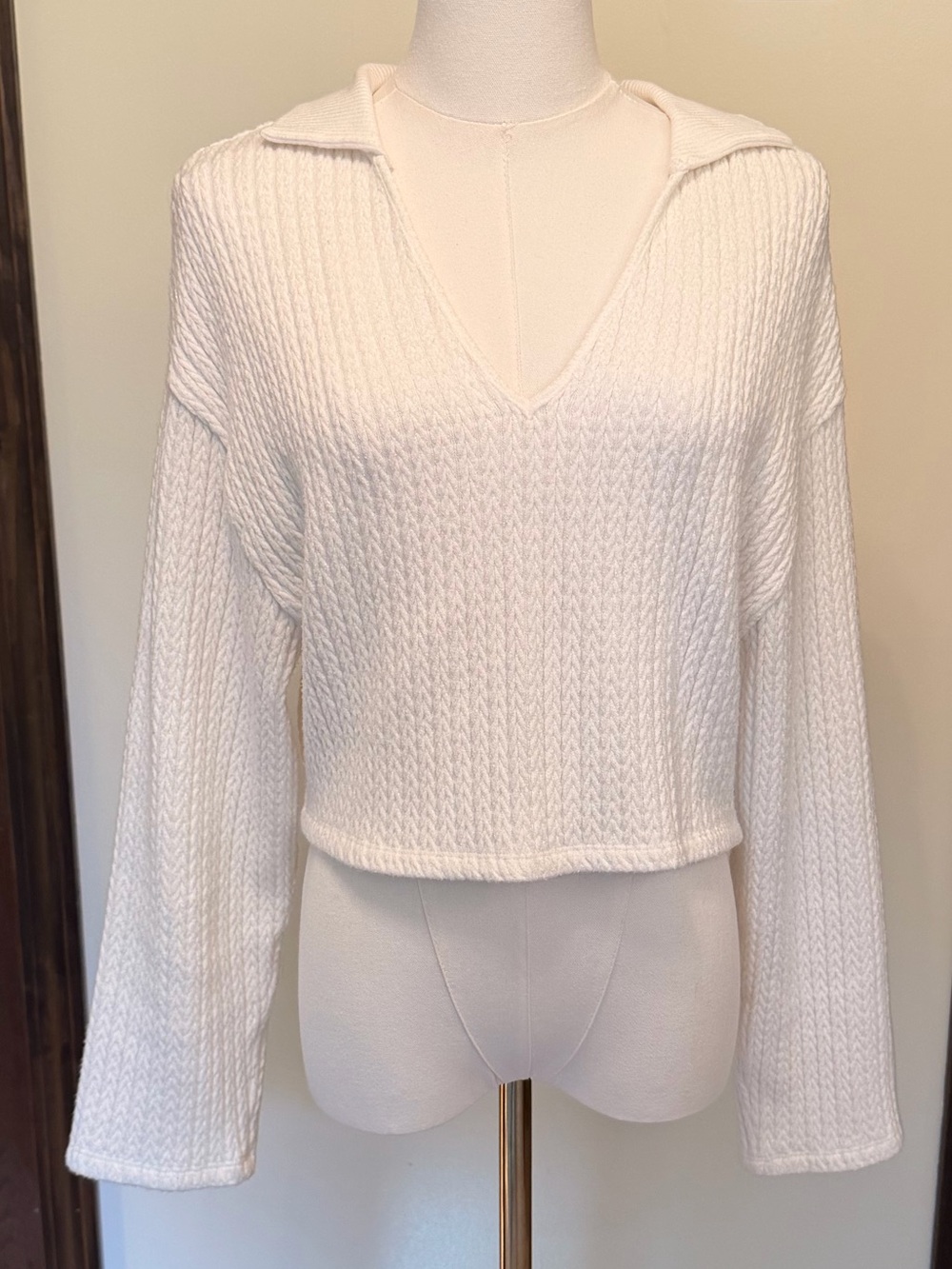 H&M Cropped White V‑Neck Cable Knit Polo Sweater